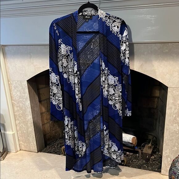 Slim Factor Blue and Black Floral Kimono Size medium - Picture 1 of 5
